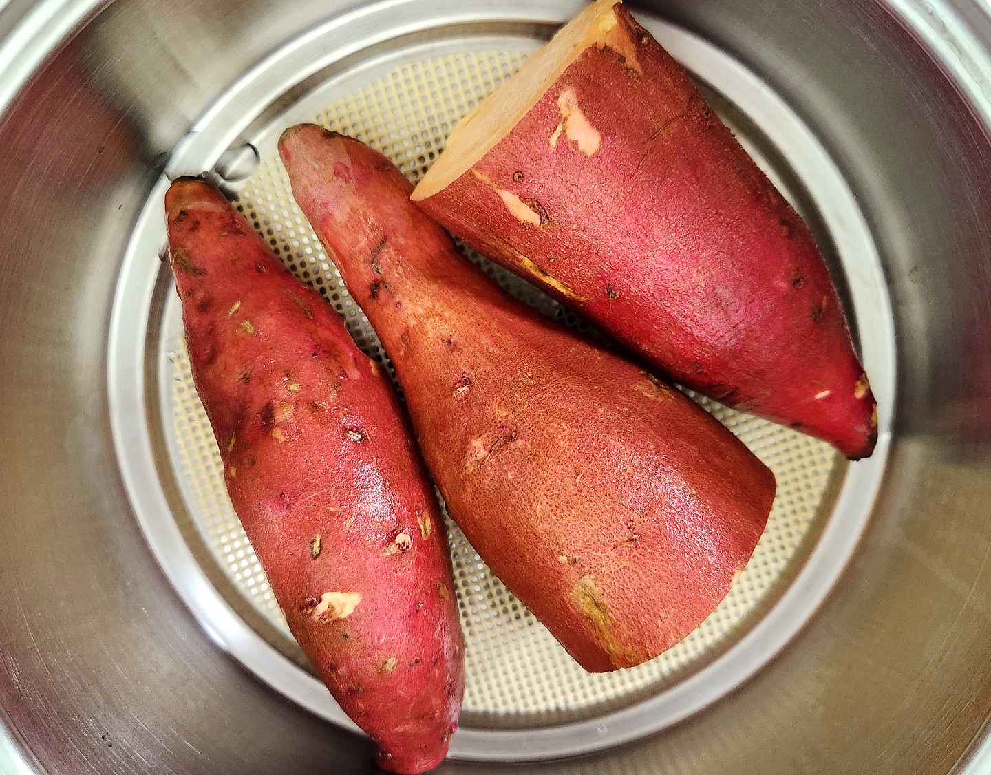 steamed sweet potatoes rich in resistant starch fiber and beta-carotene